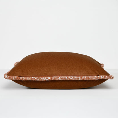 CHESTNUT FELT WITH THICK ABTRACT TRIM